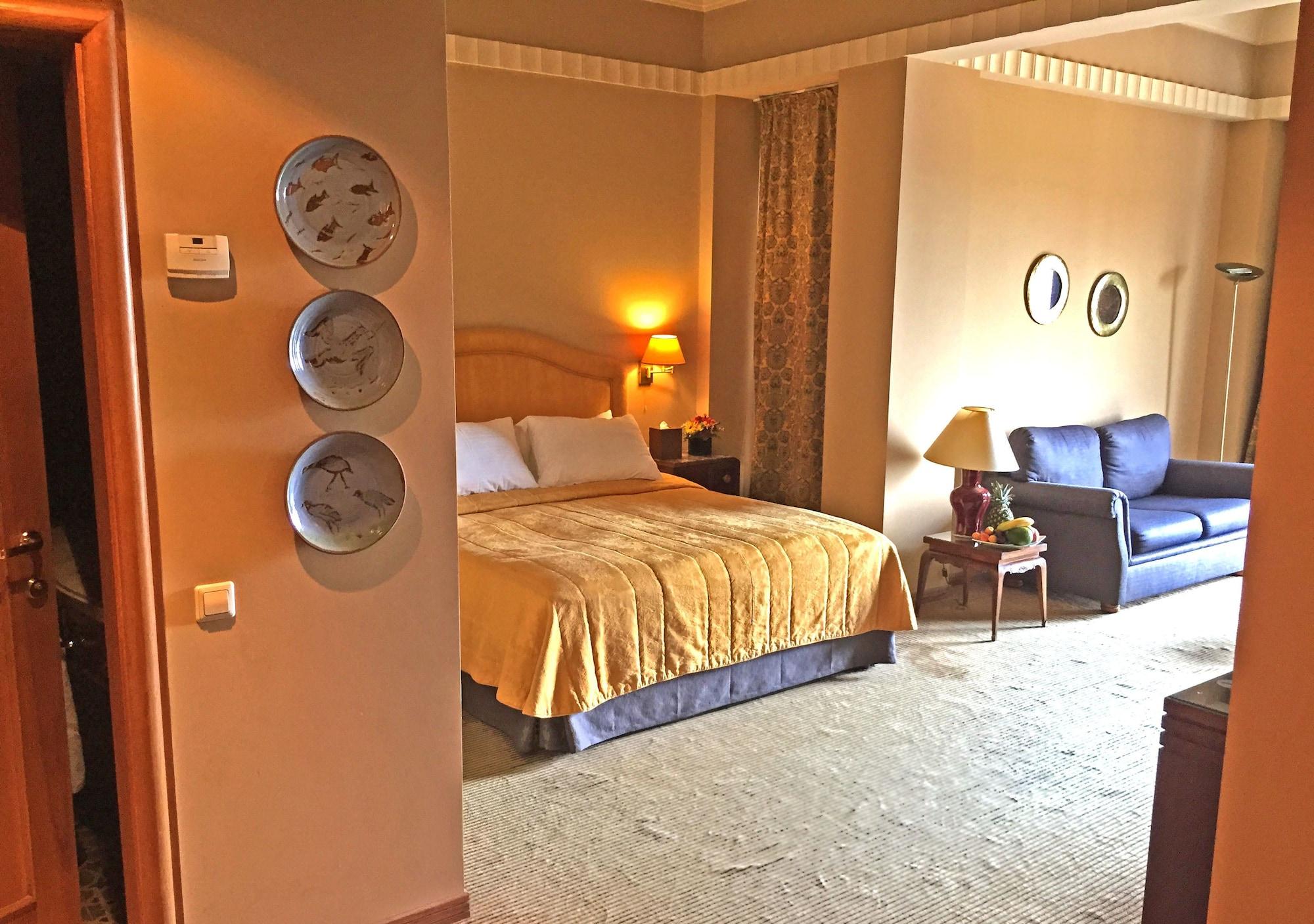 Warwick Palm Beach Hotel Beirut Exterior photo
