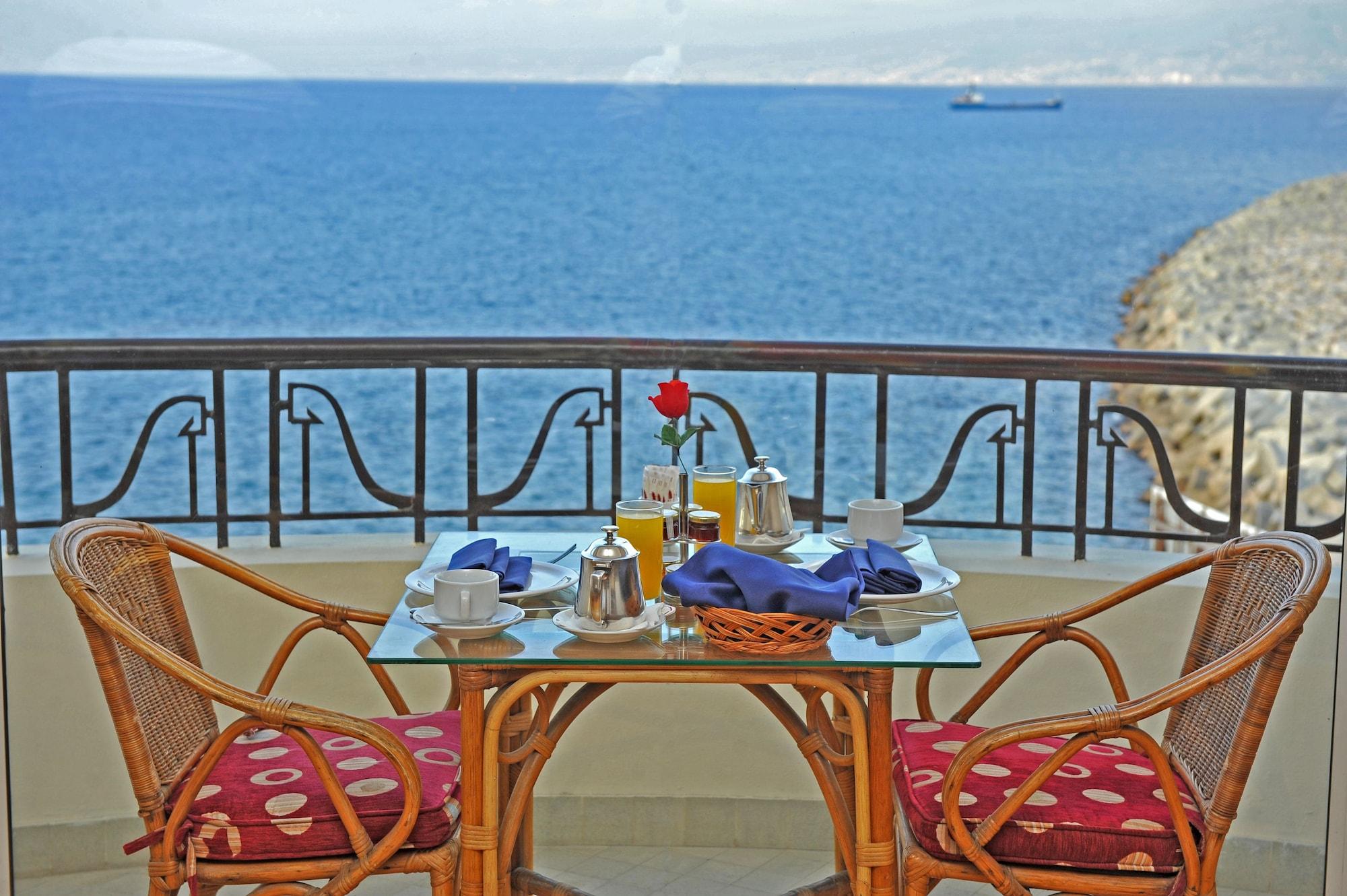 Warwick Palm Beach Hotel Beirut Exterior photo