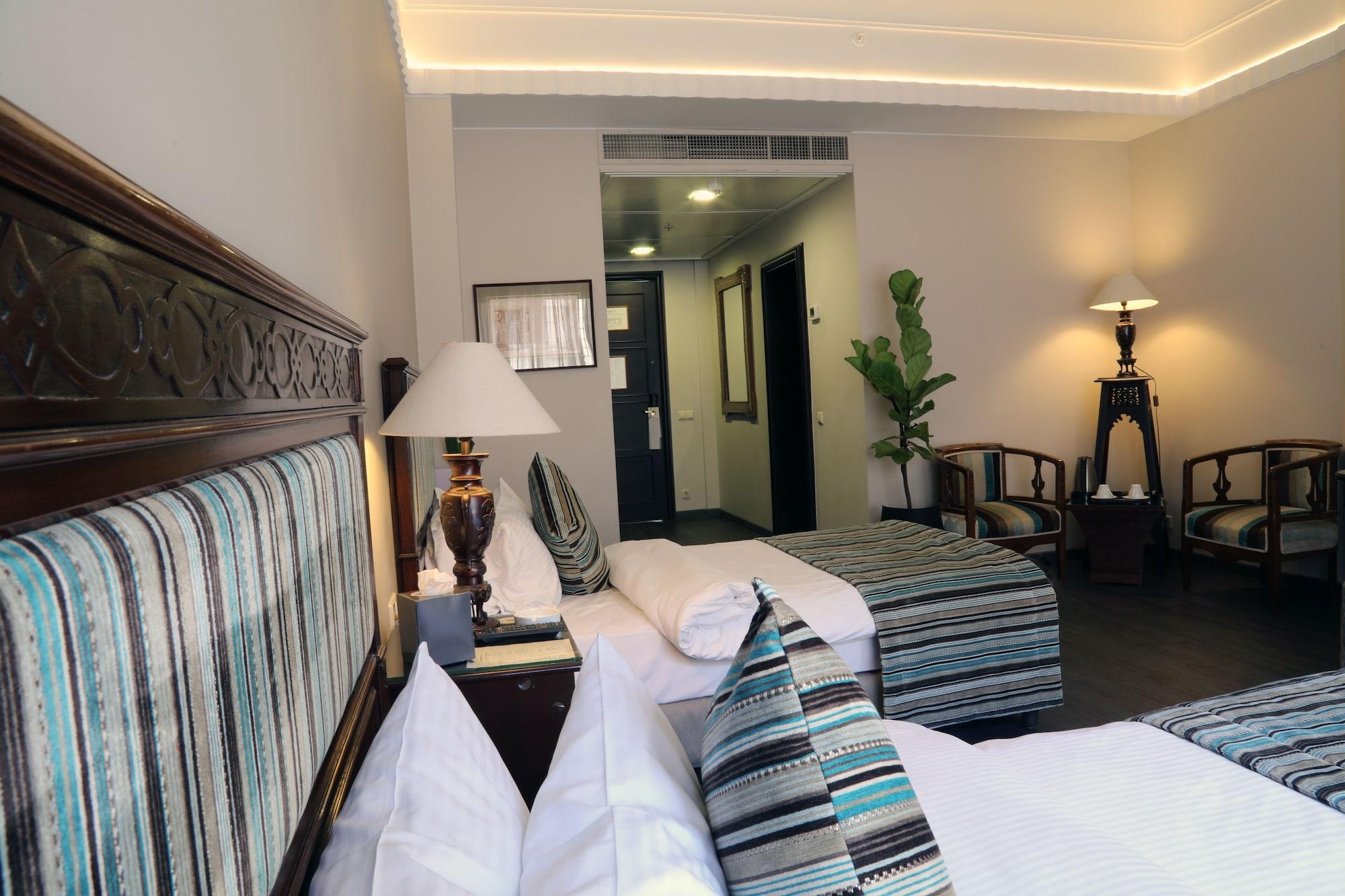 Warwick Palm Beach Hotel Beirut Exterior photo