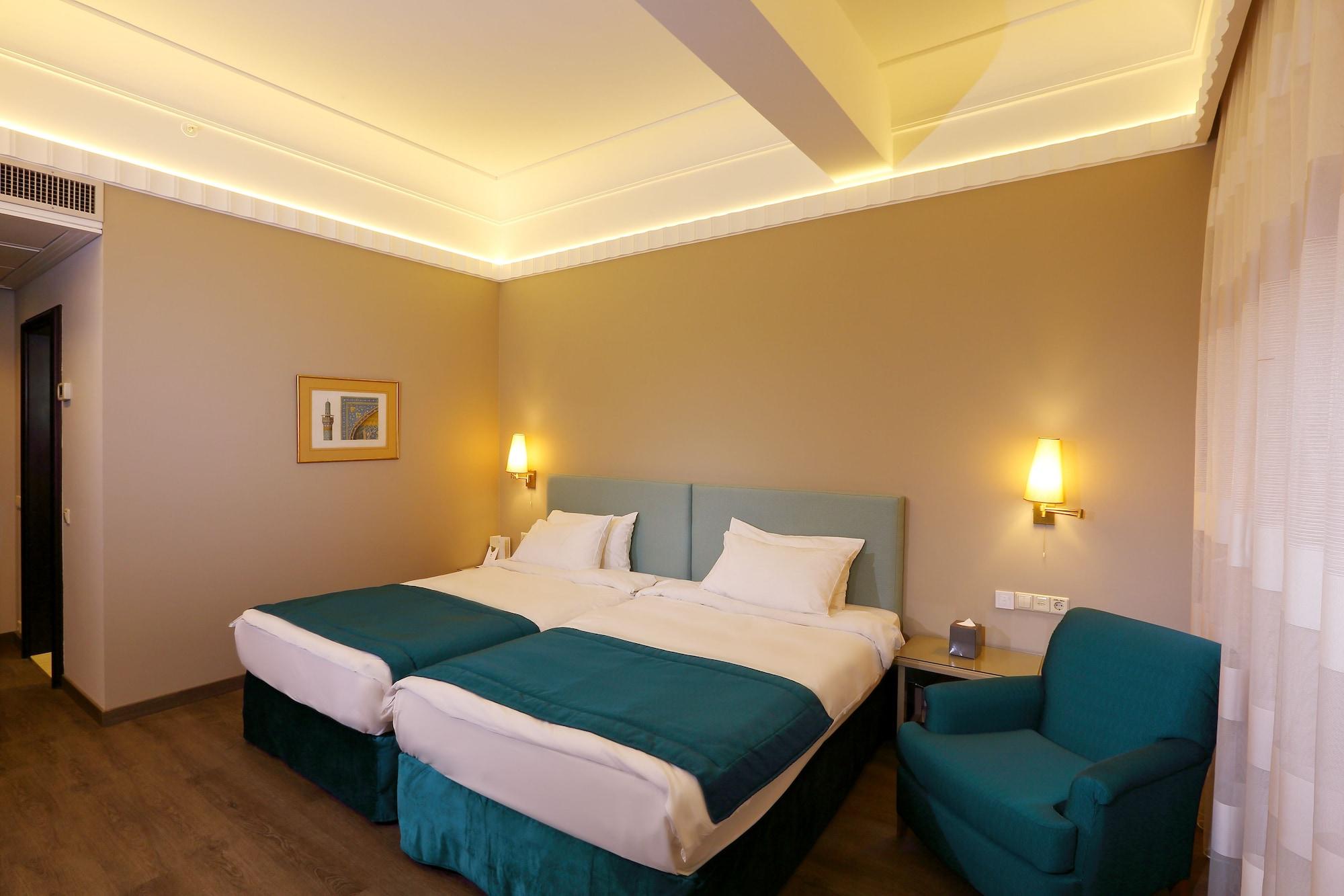 Warwick Palm Beach Hotel Beirut Exterior photo