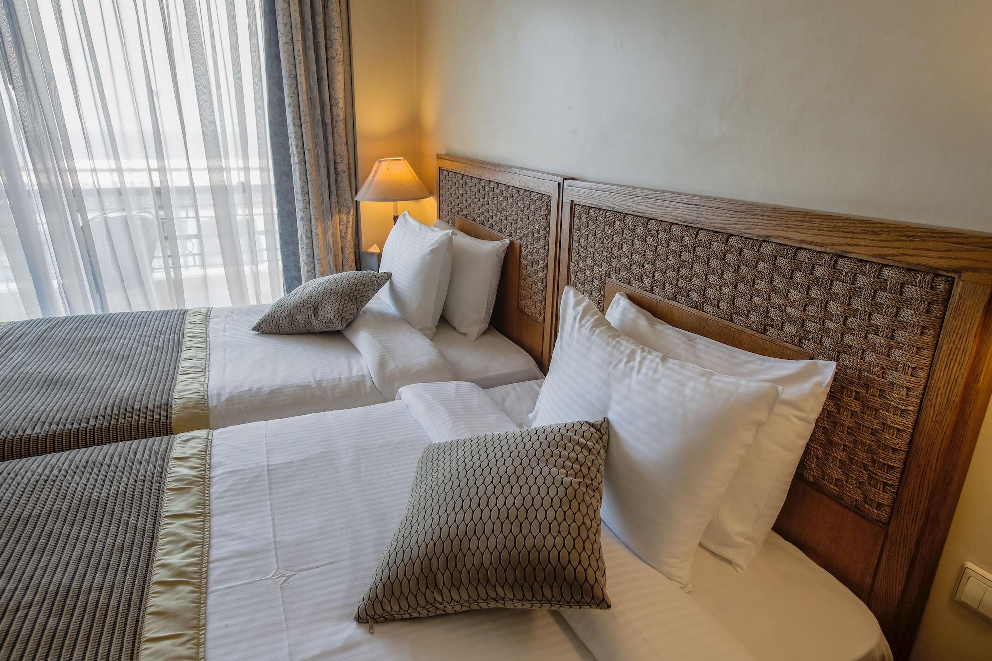 Warwick Palm Beach Hotel Beirut Exterior photo