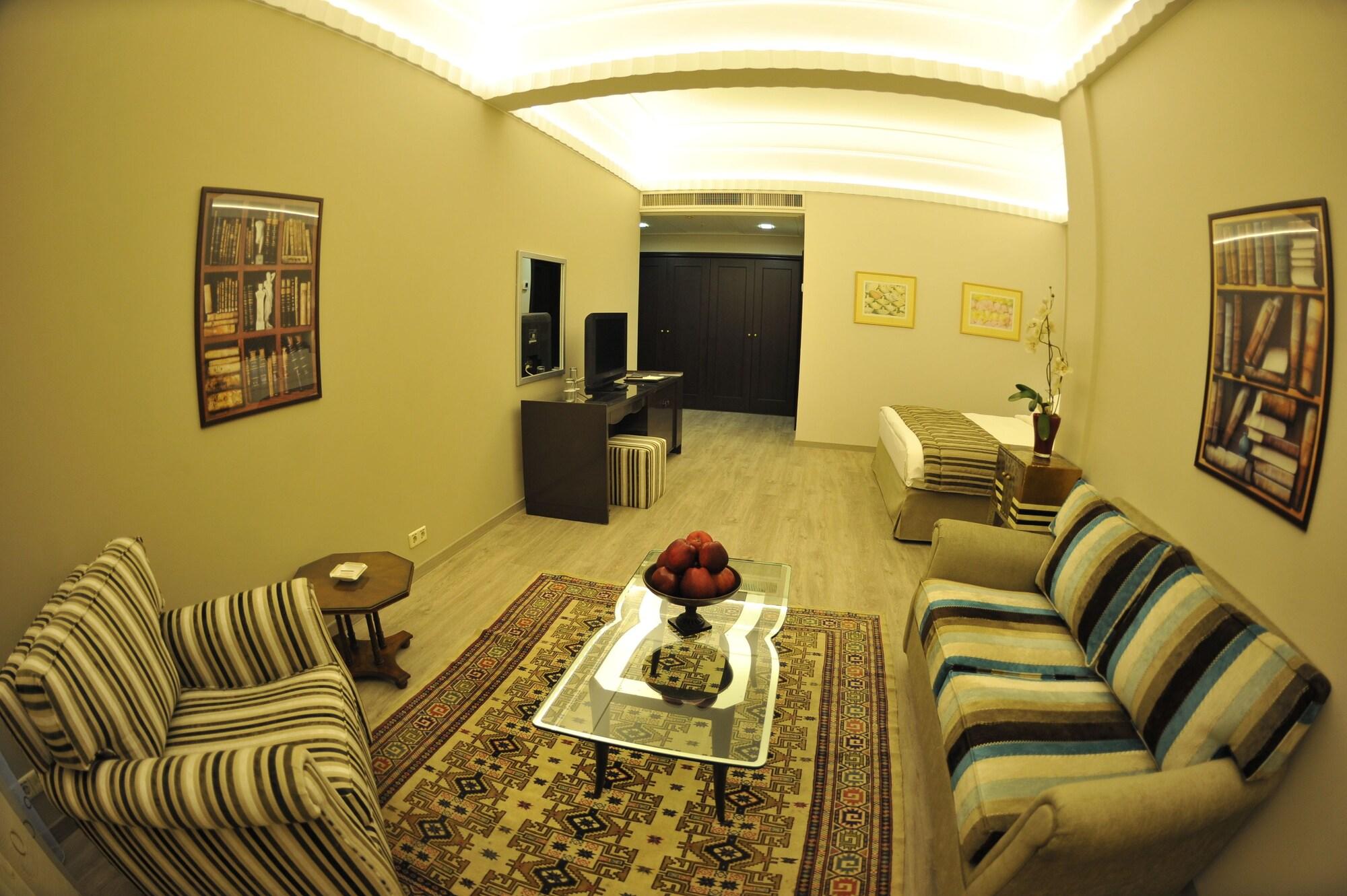 Warwick Palm Beach Hotel Beirut Exterior photo