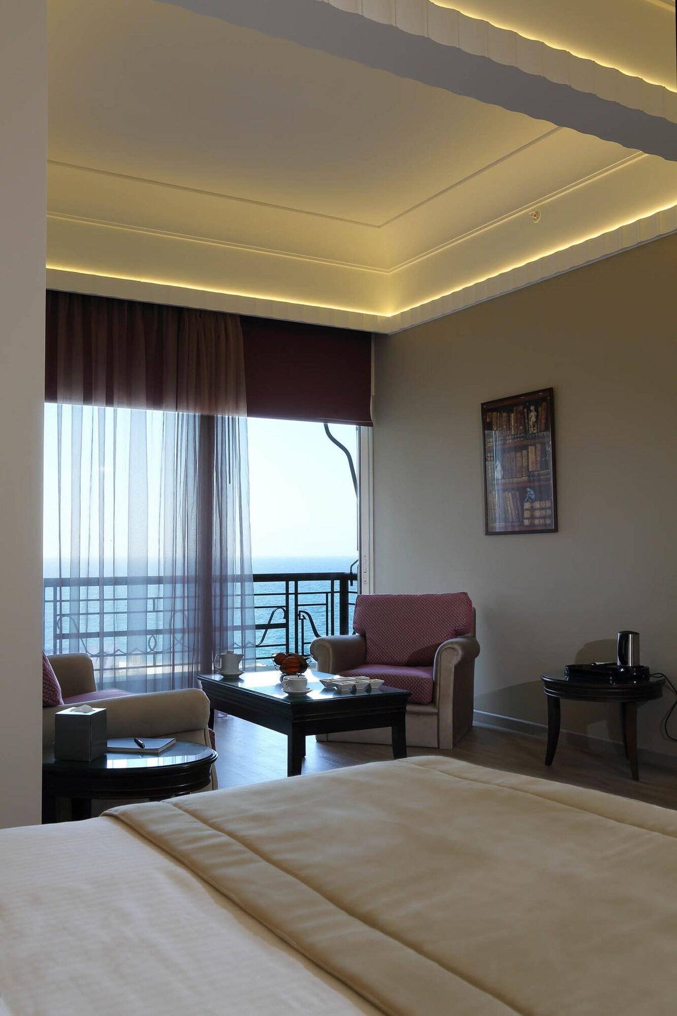 Warwick Palm Beach Hotel Beirut Exterior photo