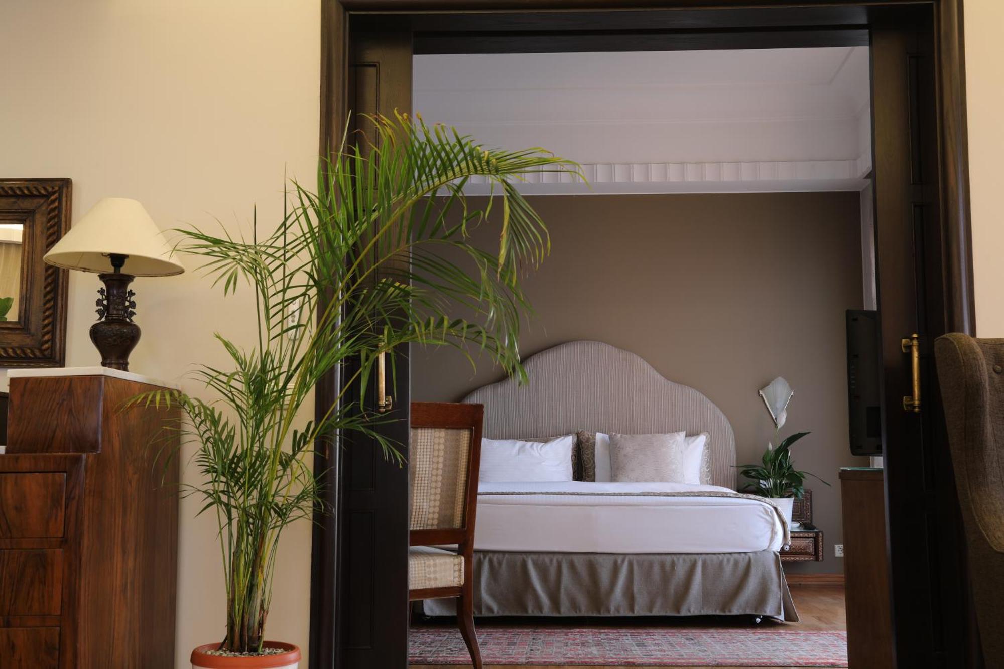 Warwick Palm Beach Hotel Beirut Exterior photo