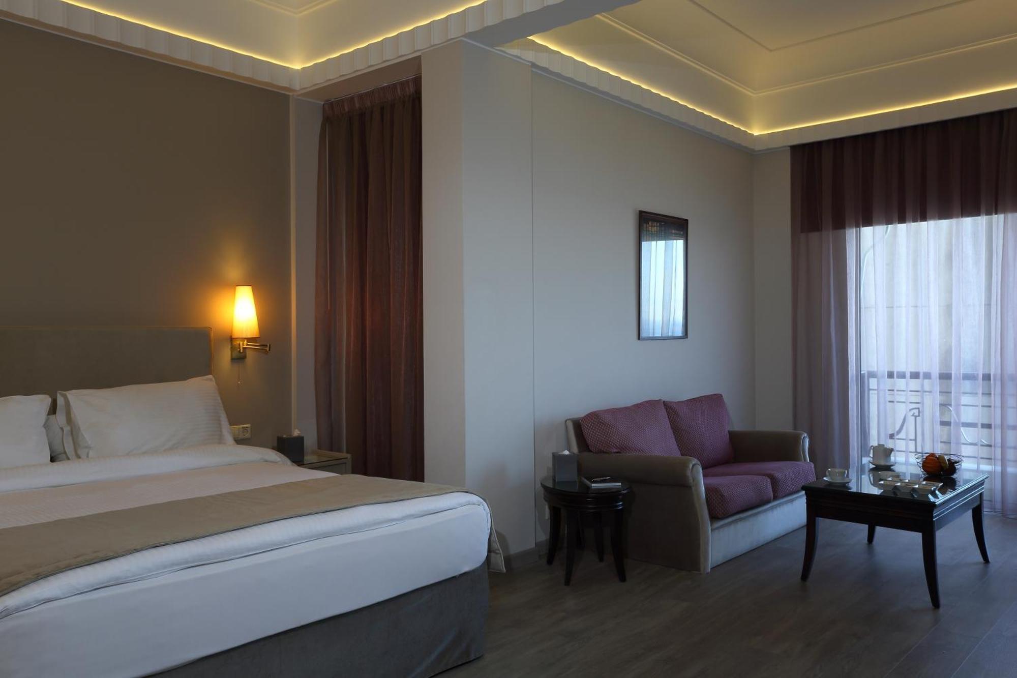 Warwick Palm Beach Hotel Beirut Exterior photo