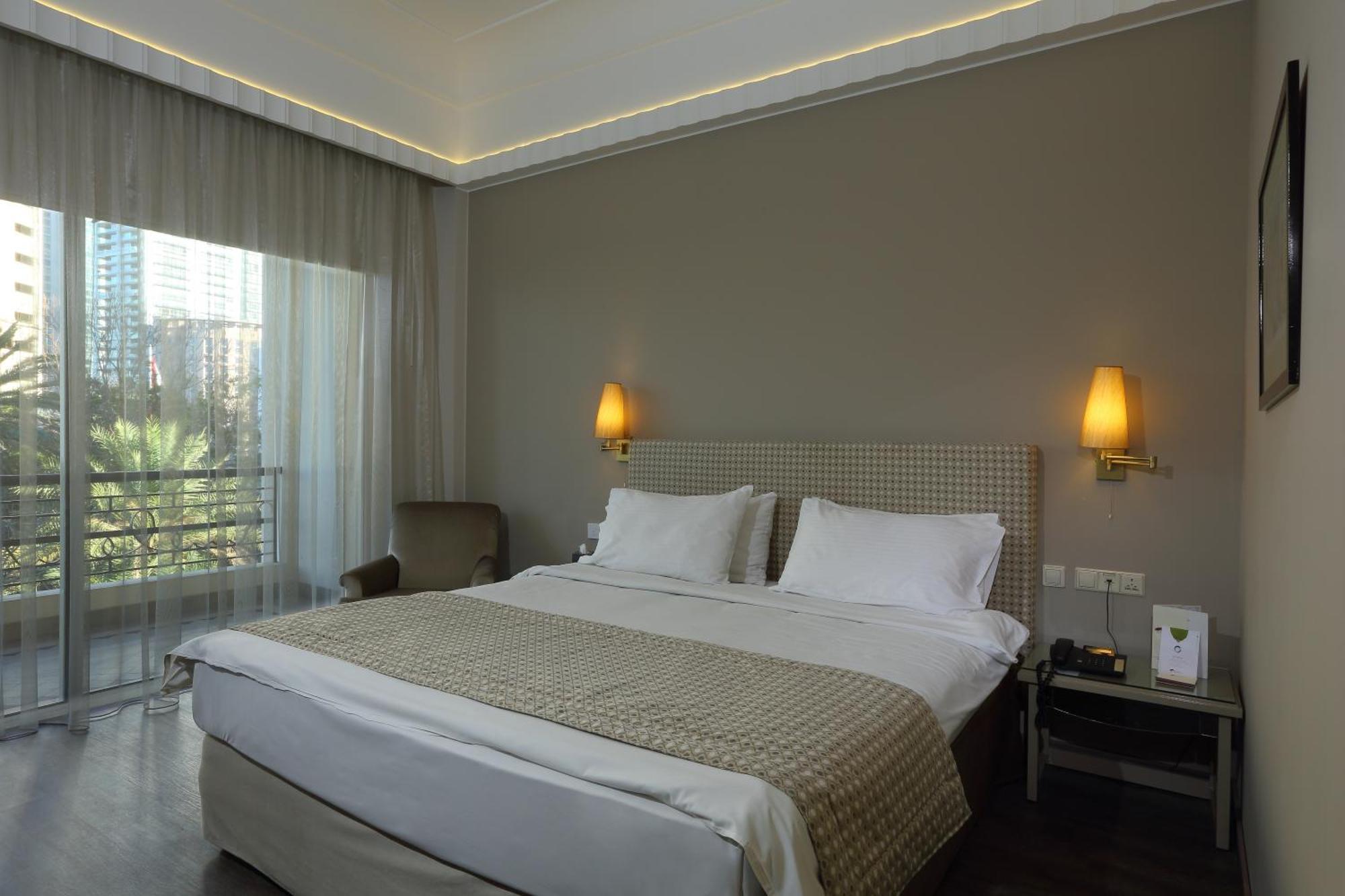Warwick Palm Beach Hotel Beirut Exterior photo