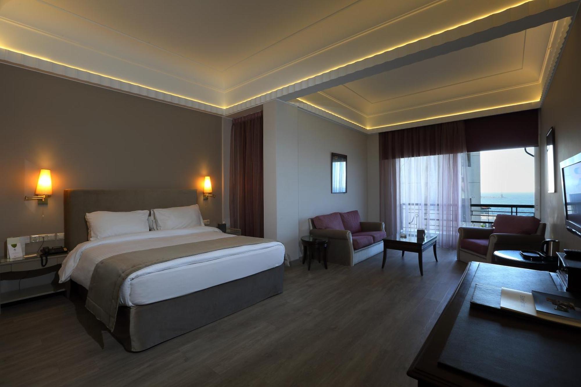 Warwick Palm Beach Hotel Beirut Exterior photo