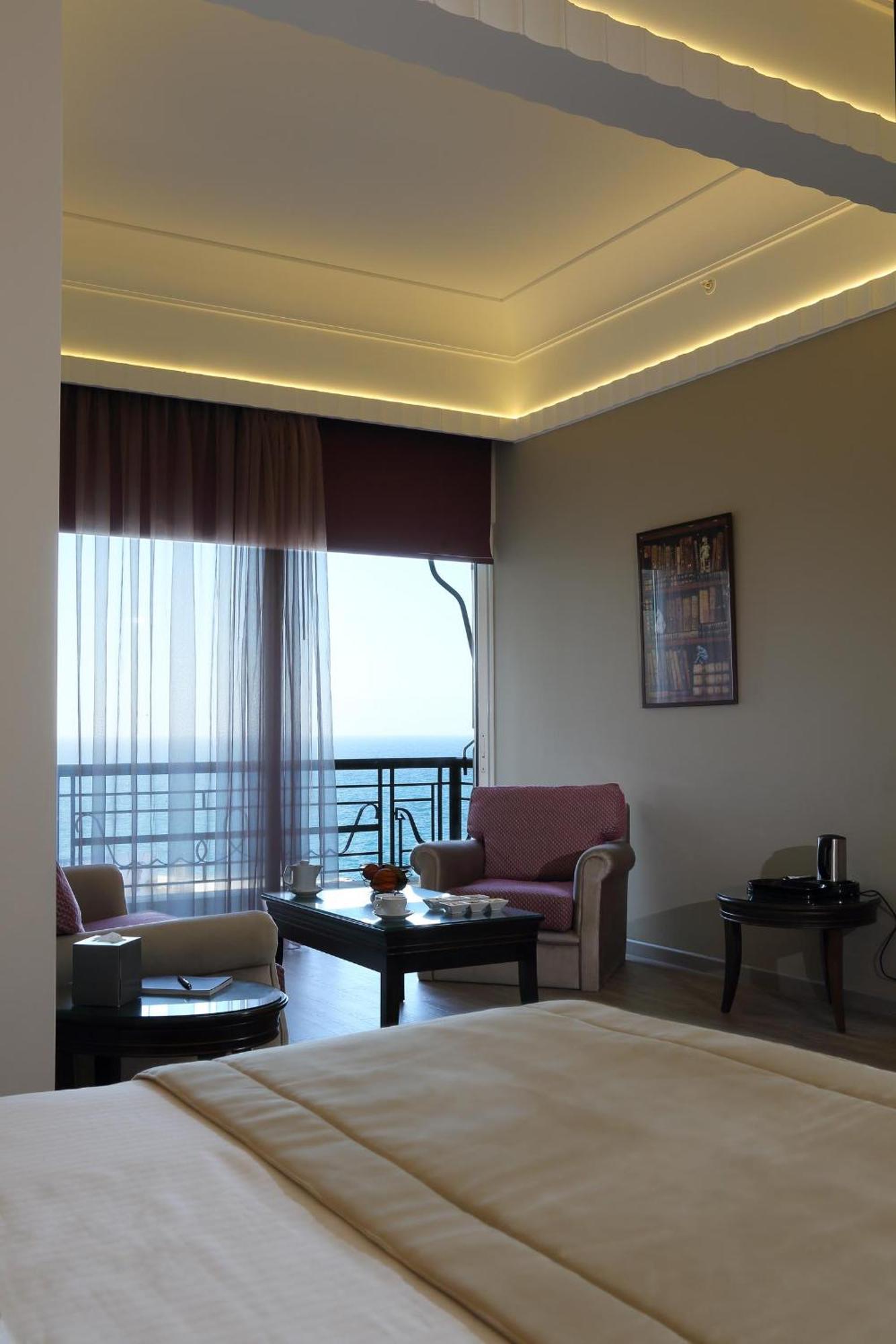 Warwick Palm Beach Hotel Beirut Room photo