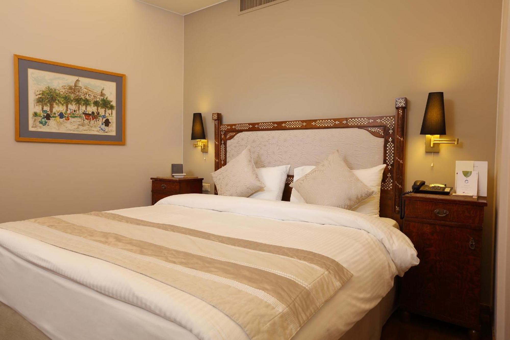 Warwick Palm Beach Hotel Beirut Room photo